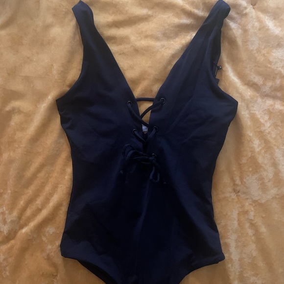 Tavik Roan Black One Piece 🖤 - Picture 4 of 7